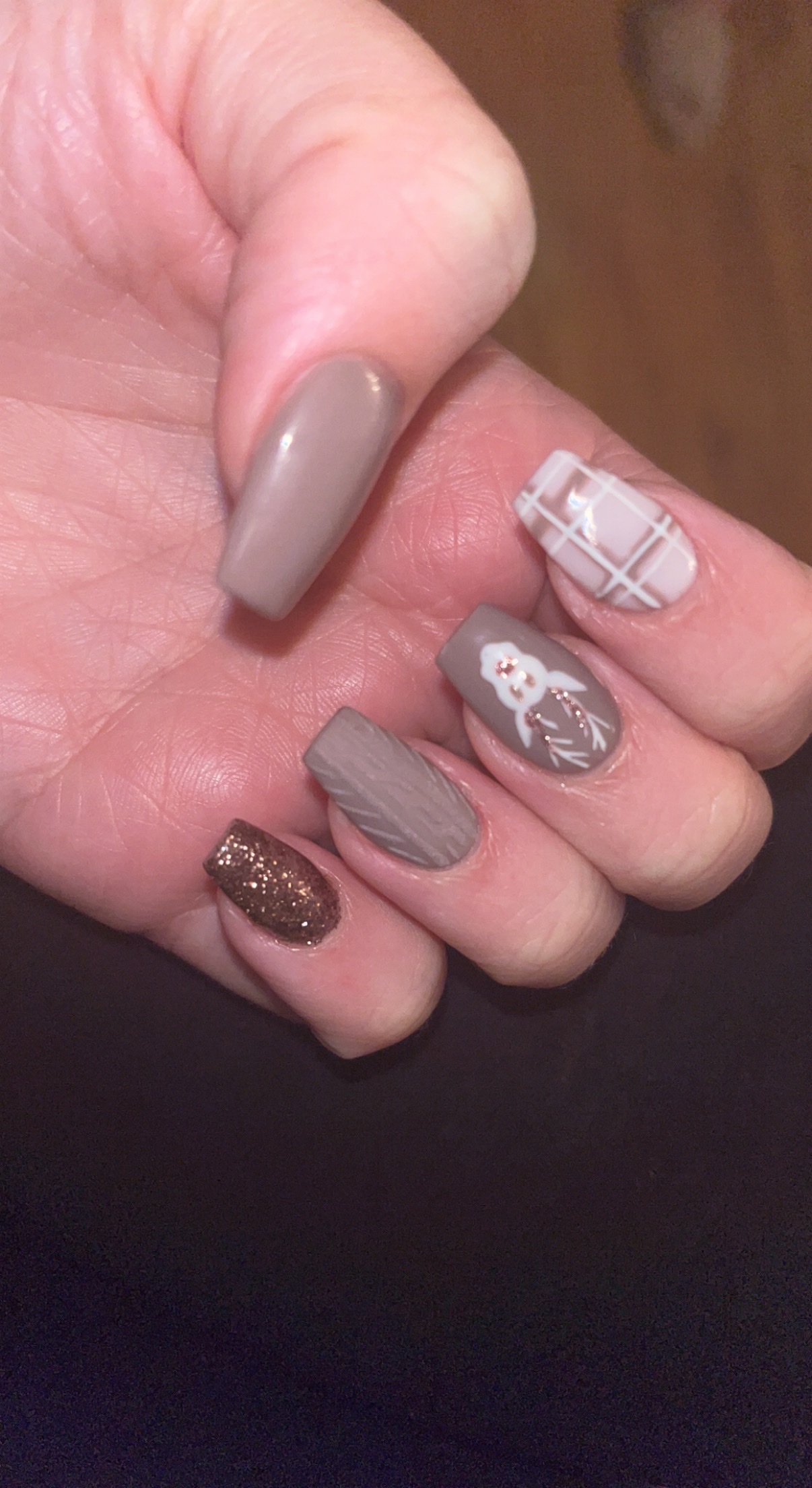 Autumn neutrals with brown glitter, a check pattern and a little ghost
